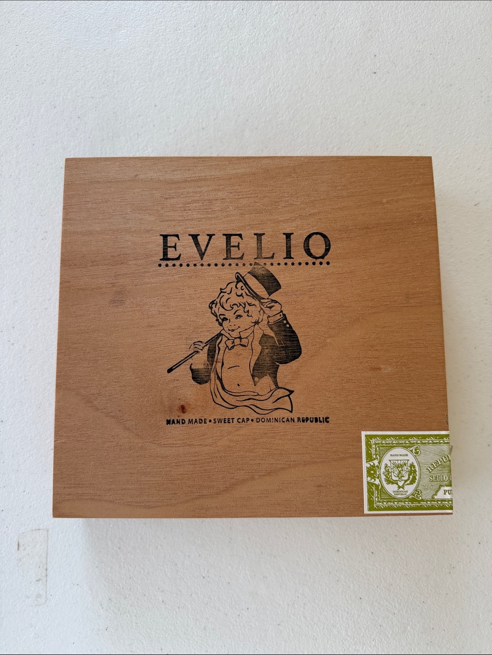 Evelio Wooden Cigar Box with Graphic Logo - Warm Brown